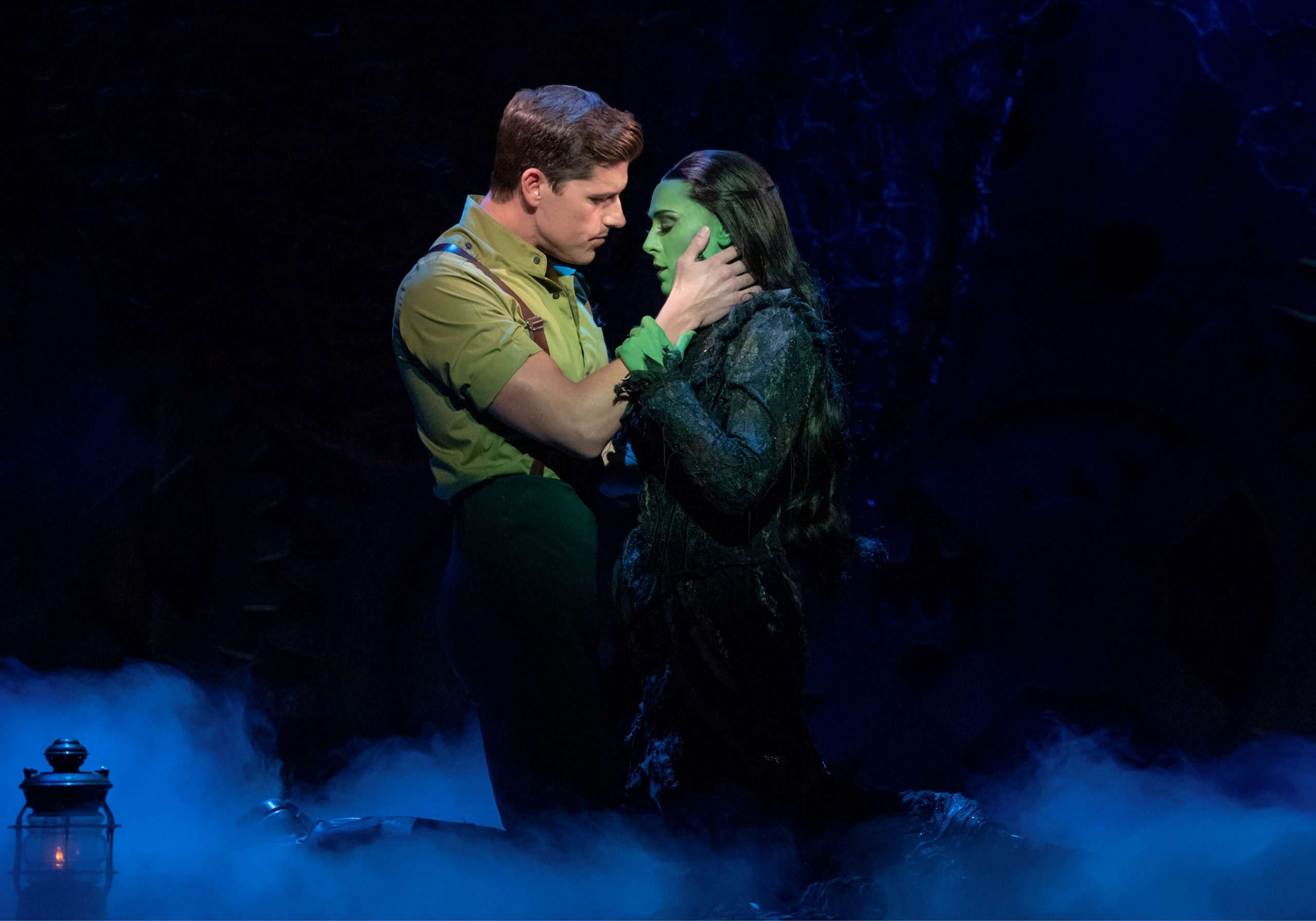 Wicked Production photo, Fiyero and Elphaba embrace in a cloud of fog
