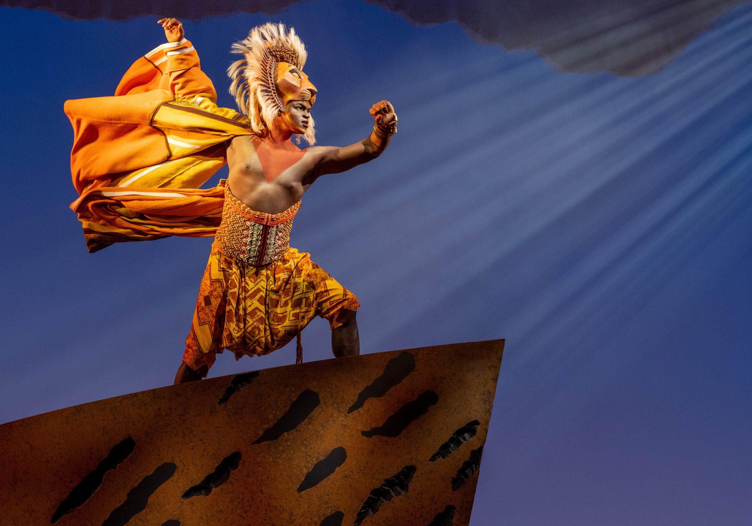 Darian Sanders as Simba. The Lion King North American Tour ©Disney