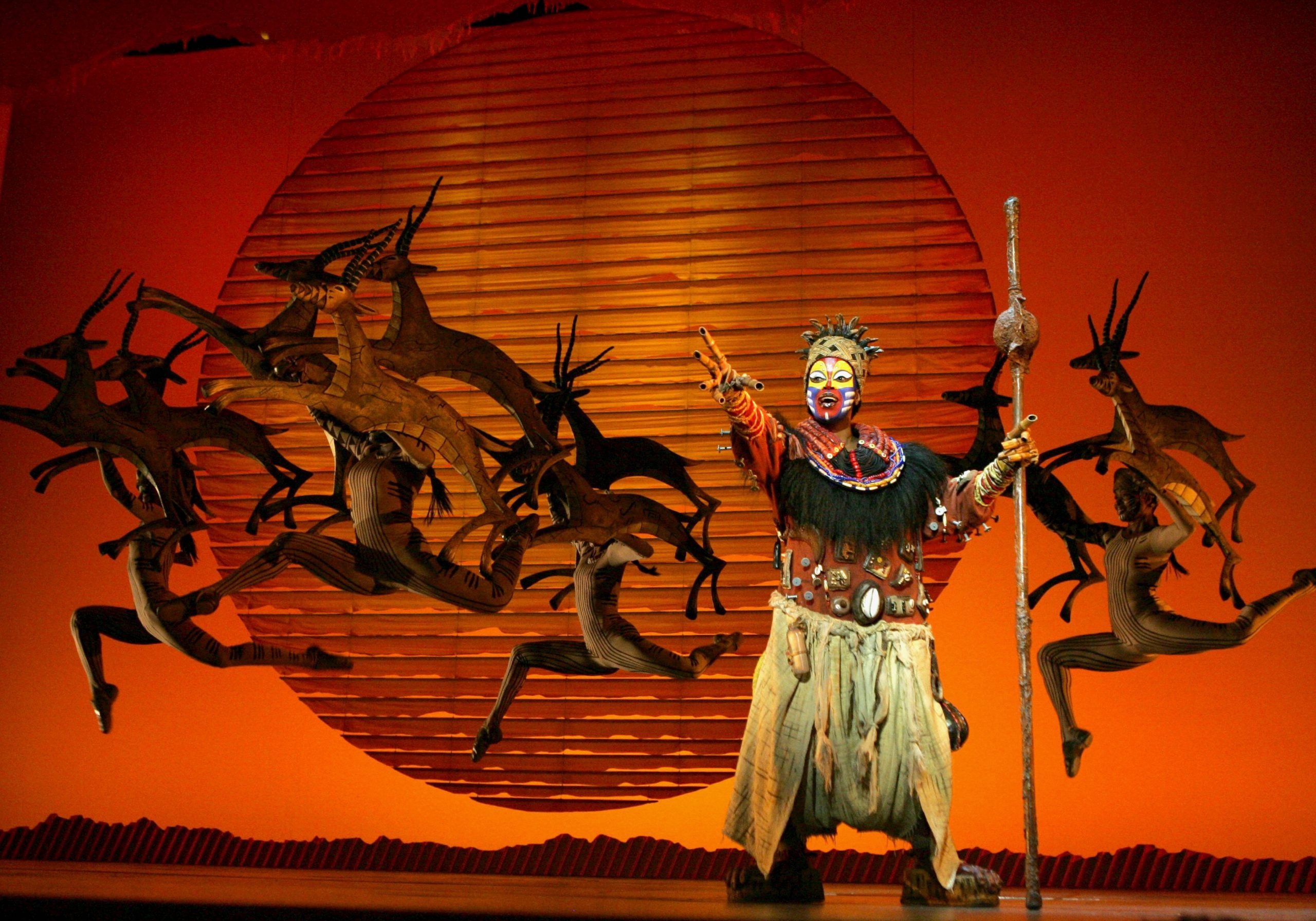 Gugwana Dlamini as Rafiki. The Lion King North American Tour ©Disney